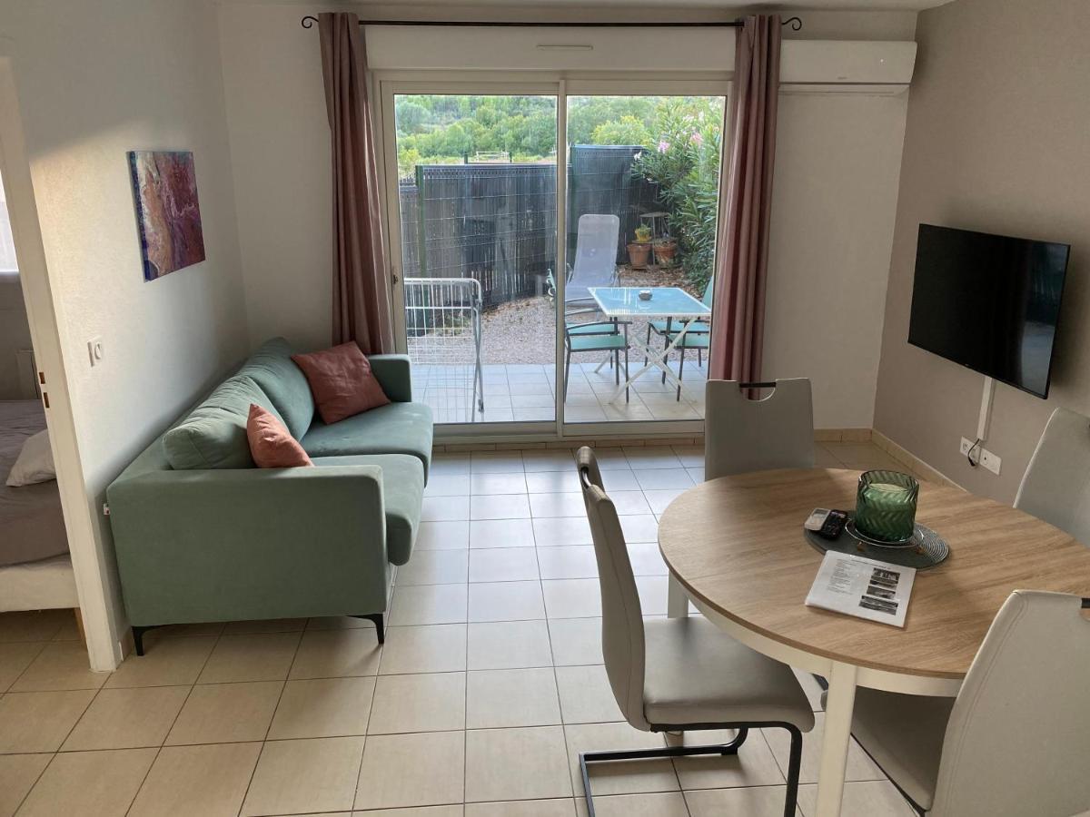 Péret Appartement Entre Lac Et Mer Avec Piscine מראה חיצוני תמונה